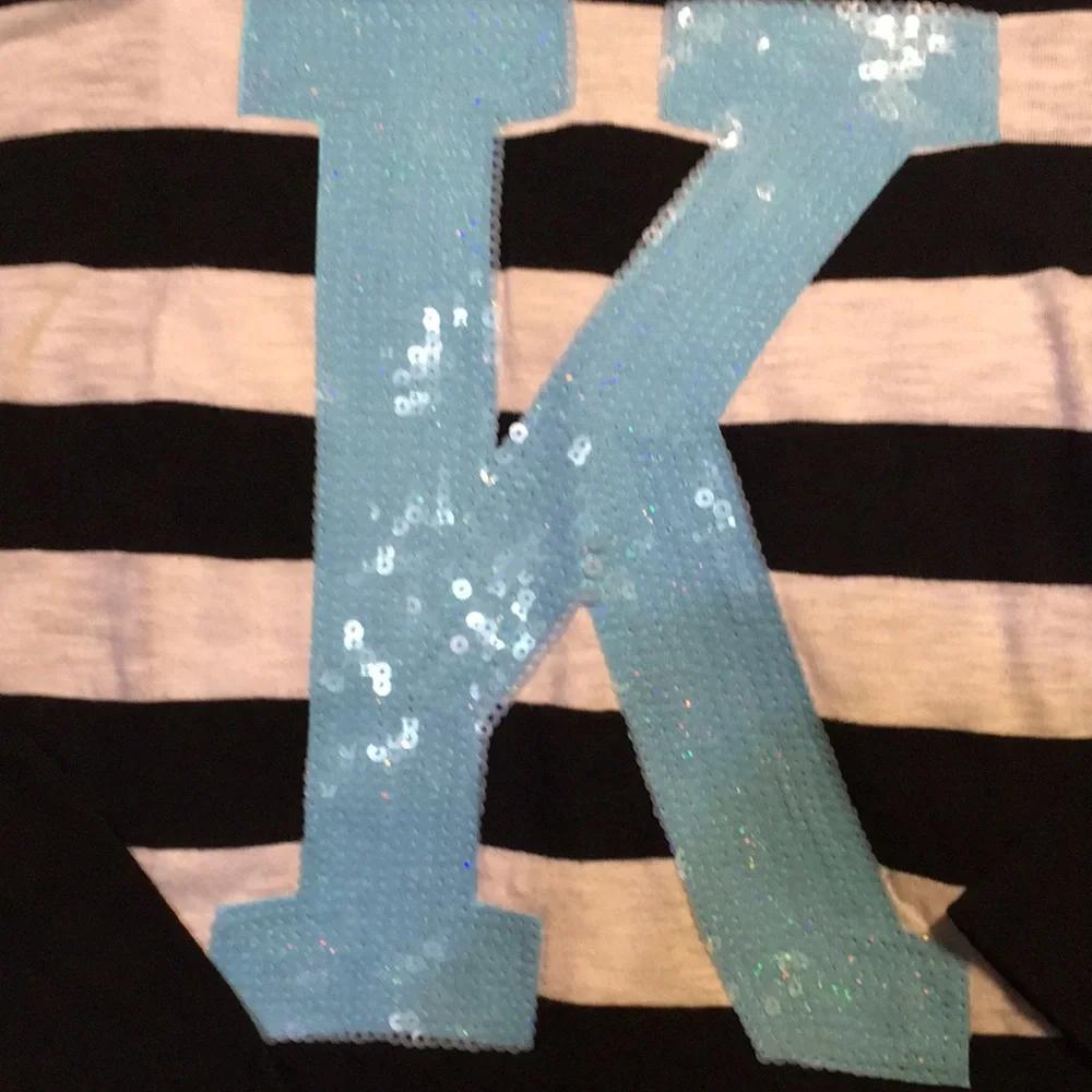 Justice girl’s long sleeve shirt.  Size 8/10. Sequins.  Black.  Blue. Wh… - Picture 2 of 5